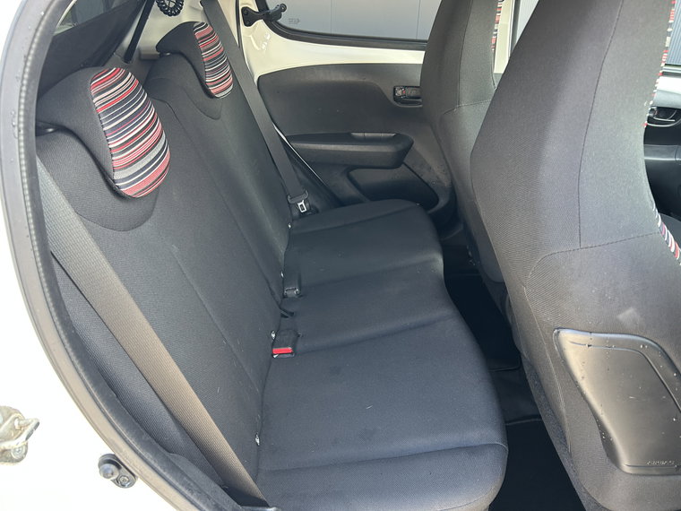 Vehicle Image 16