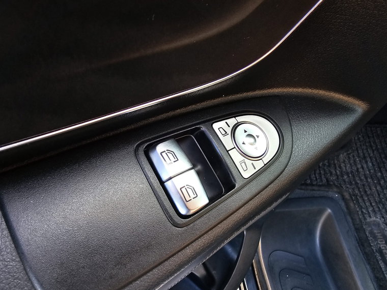 Vehicle Image 32