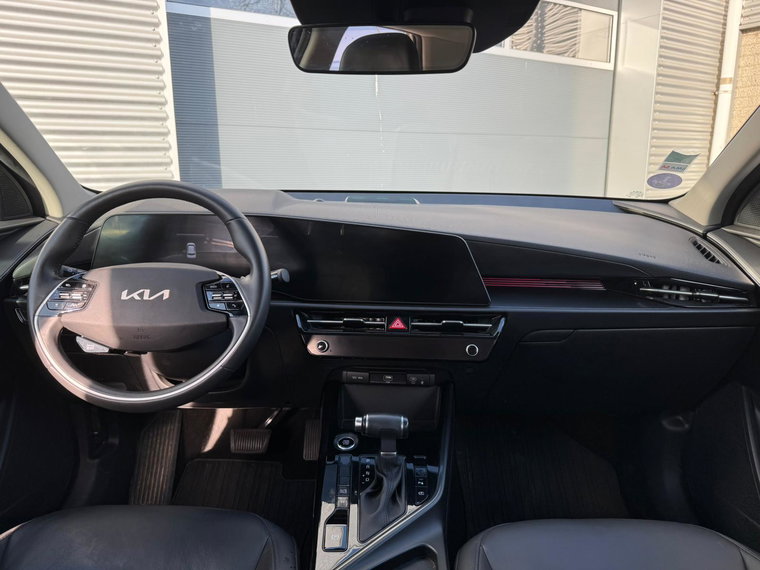 Vehicle Image 28