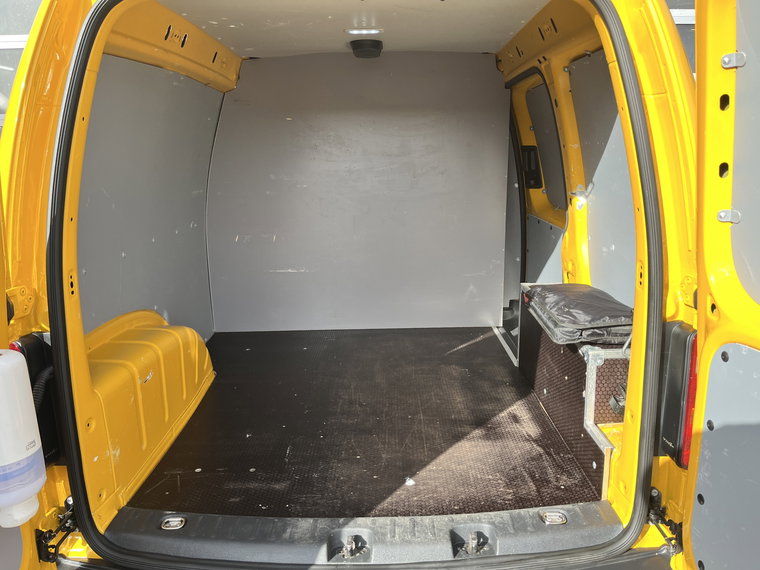 Vehicle Image 25