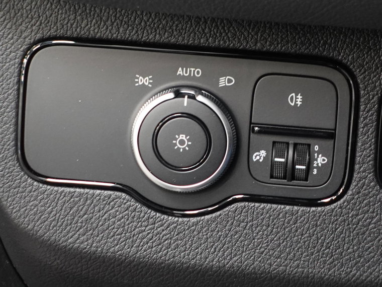 Vehicle Image 26