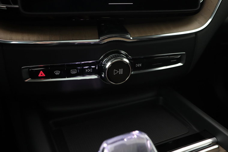 Vehicle Image 38