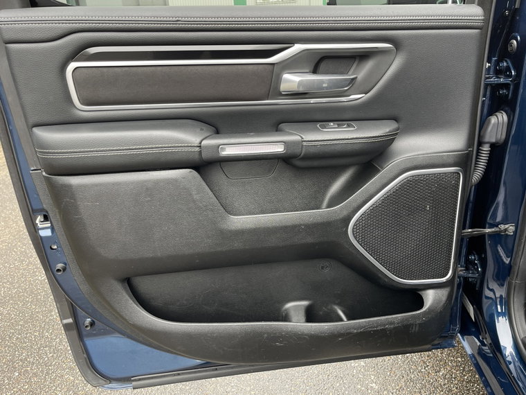 Vehicle Image 33