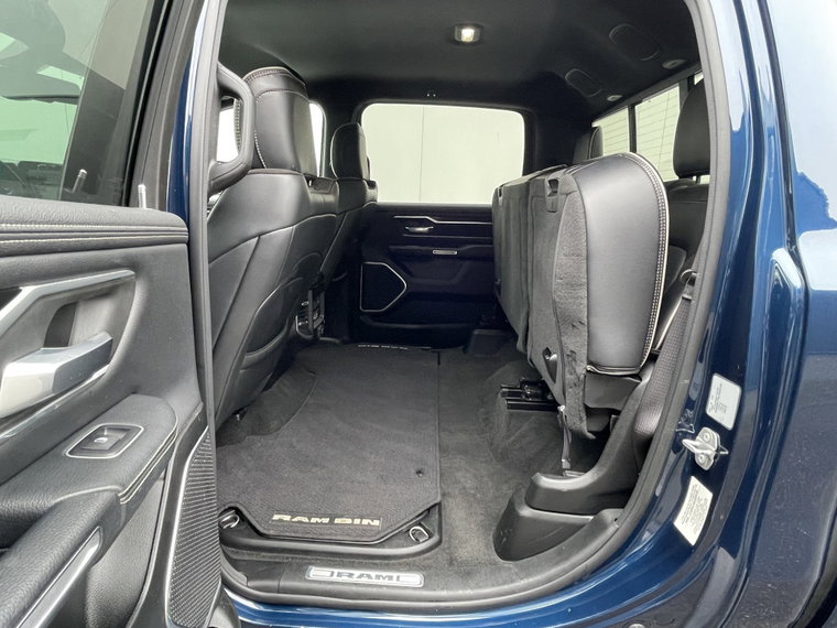 Vehicle Image 37