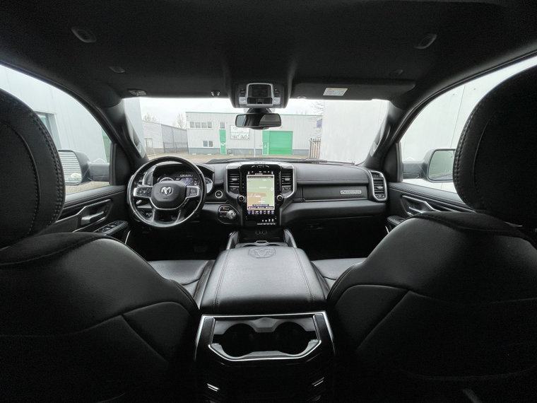 Vehicle Image 42