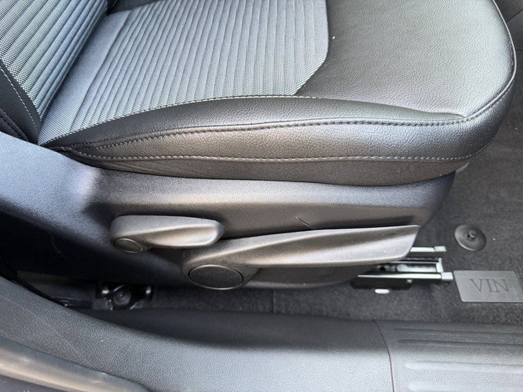 Vehicle Image 37