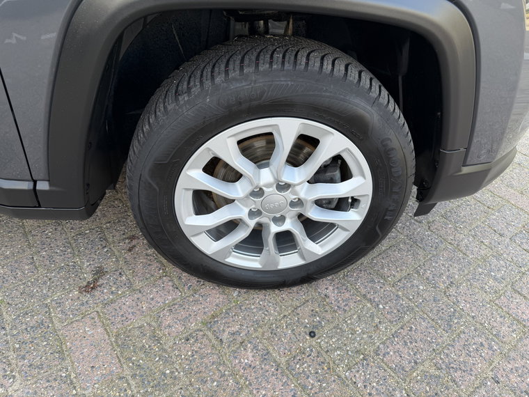 Vehicle Image 38