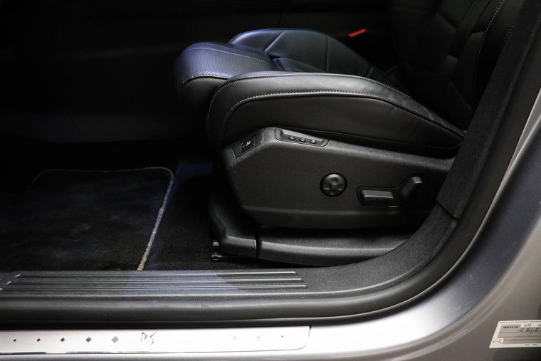 Vehicle Image 36