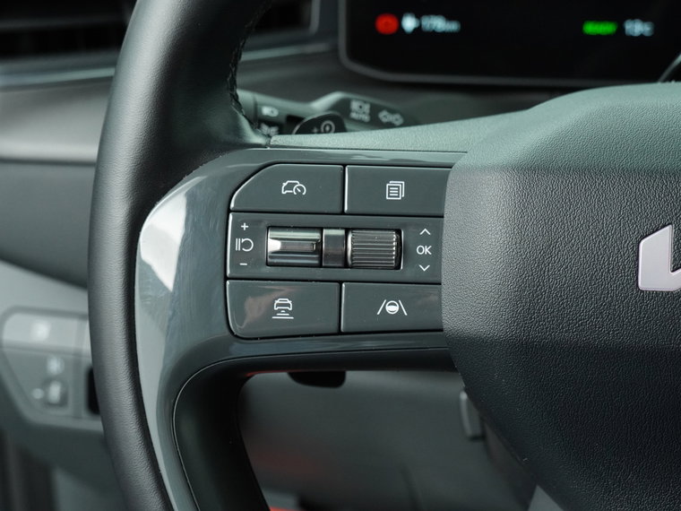 Vehicle Image 26