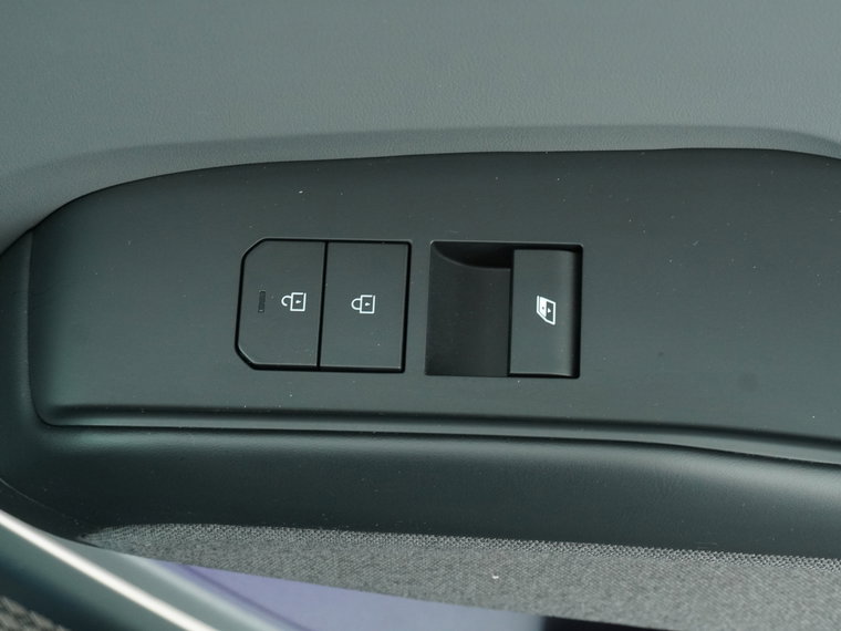 Vehicle Image 46