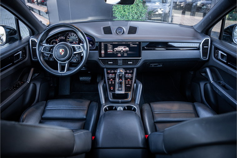 Vehicle Image 9
