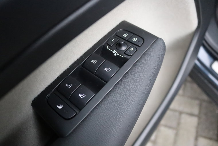 Vehicle Image 27