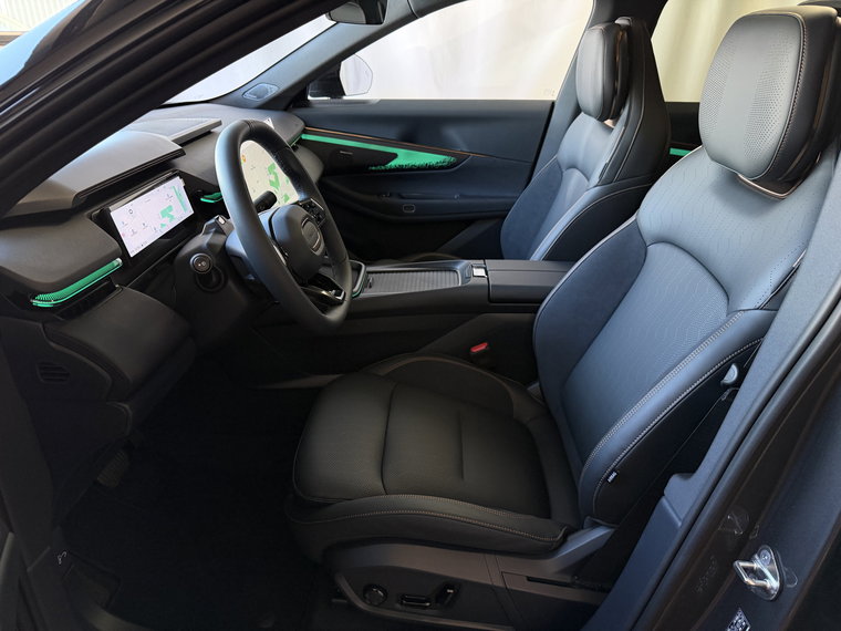 Vehicle Image 17