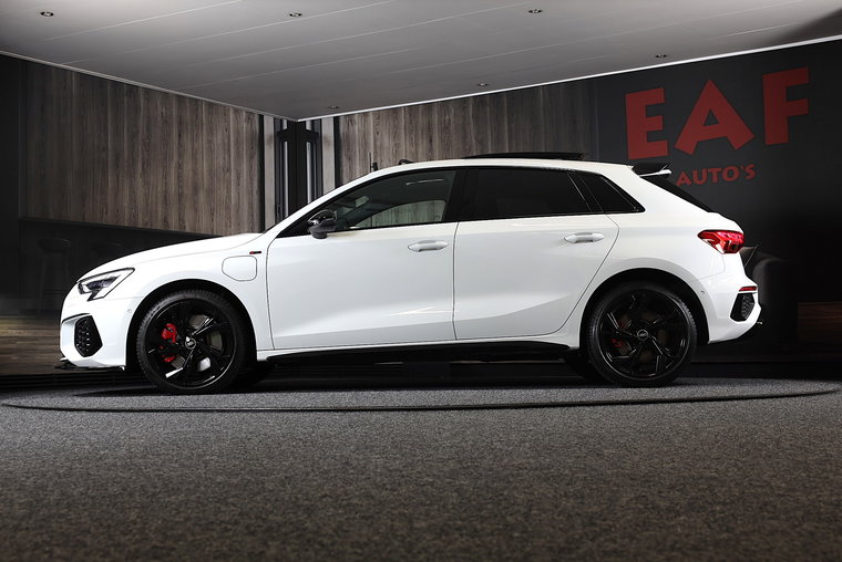 Vehicle Image 40