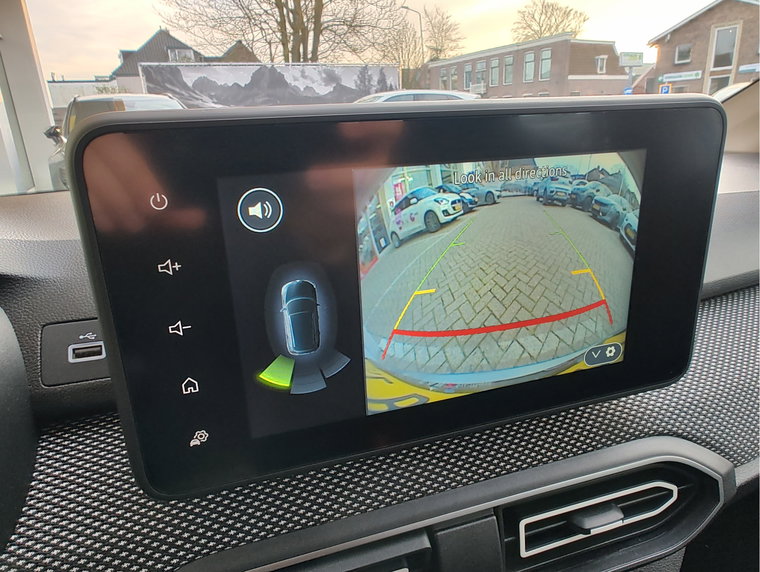 Vehicle Image 32