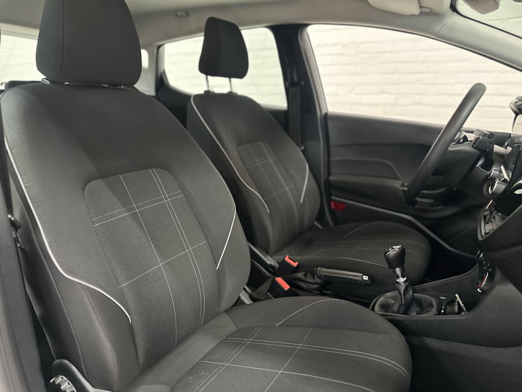 Vehicle Image 25