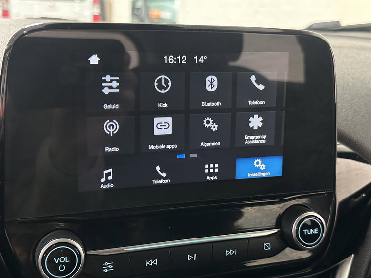 Vehicle Image 8