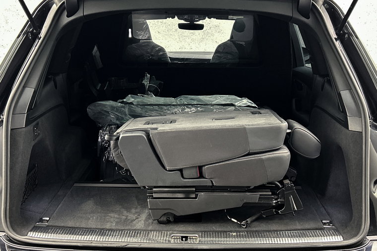 Vehicle Image 32