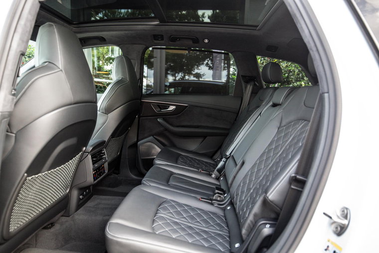 Vehicle Image 30