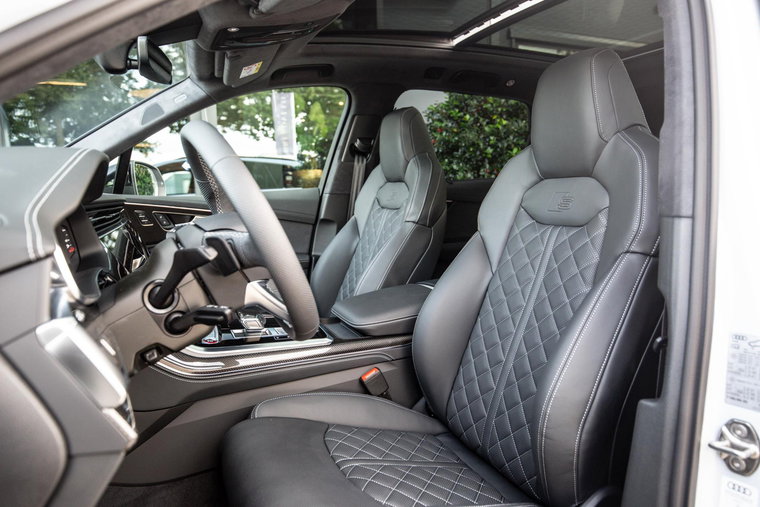 Vehicle Image 6