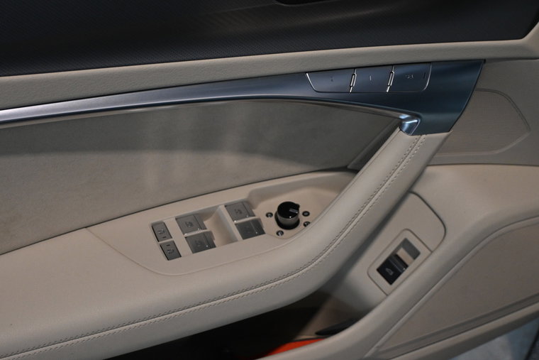 Vehicle Image 36