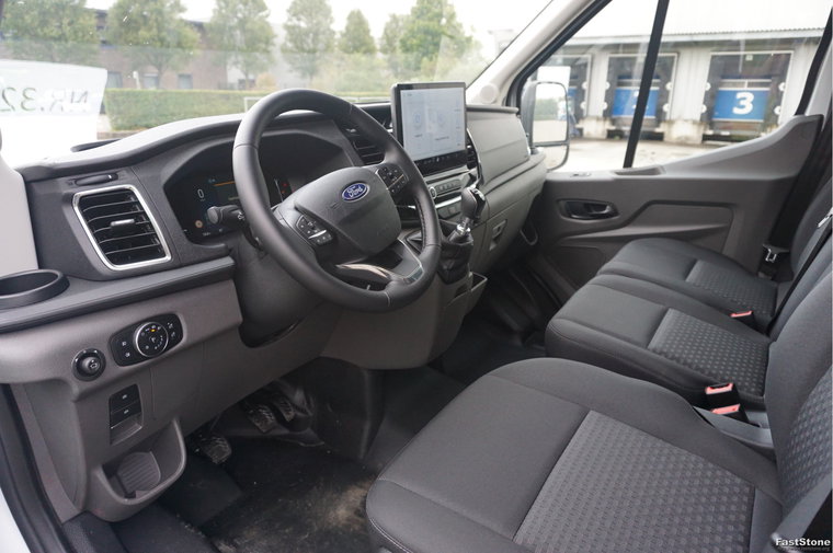 Vehicle Image 9