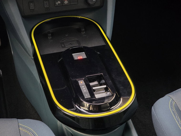 Vehicle Image 21