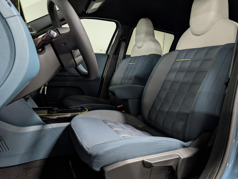 Vehicle Image 11