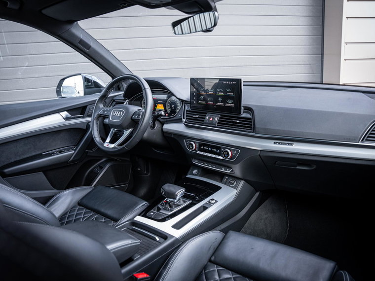 Vehicle Image 13