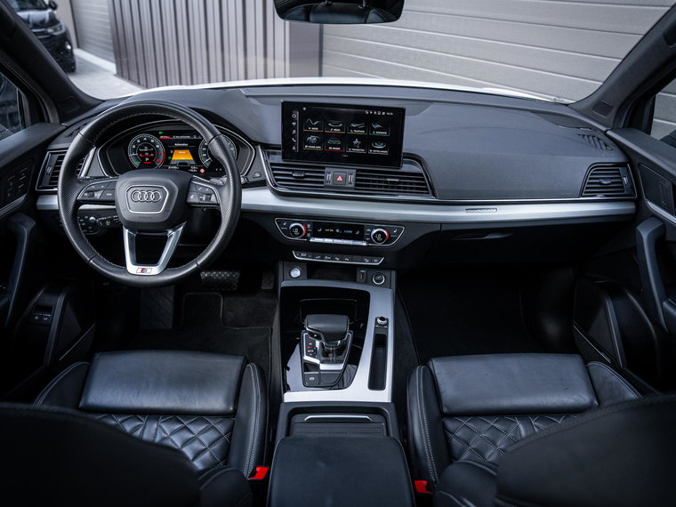 Vehicle Image 10