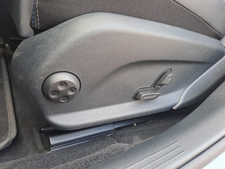 Vehicle Image 26
