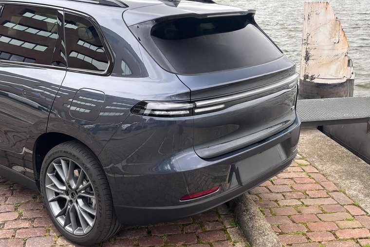 Vehicle Image 10