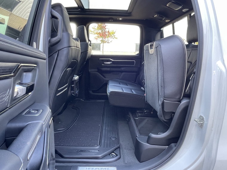 Vehicle Image 38