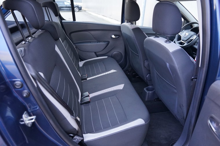 Vehicle Image 8