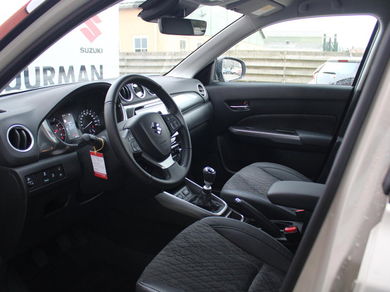 Vehicle Image 12