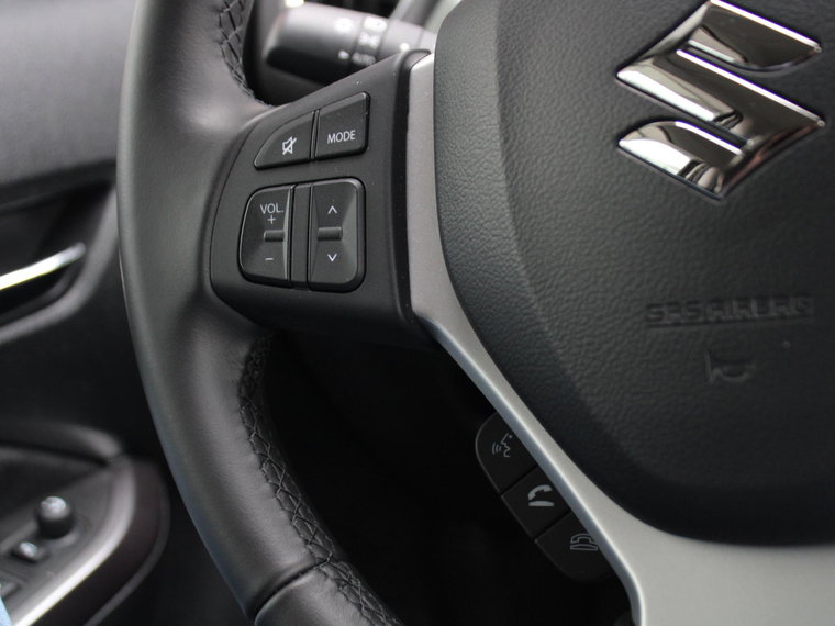 Vehicle Image 25