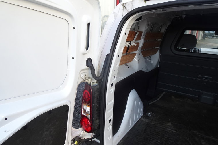 Vehicle Image 21