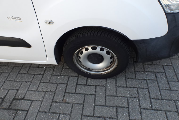 Vehicle Image 23