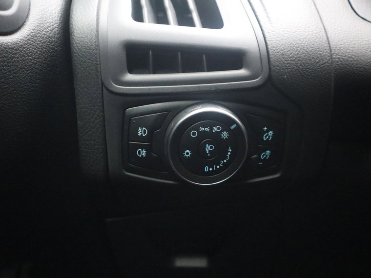 Vehicle Image 28
