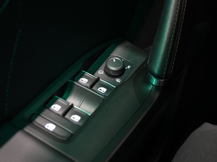 Vehicle Image 24