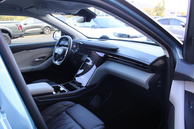 Vehicle Image 14