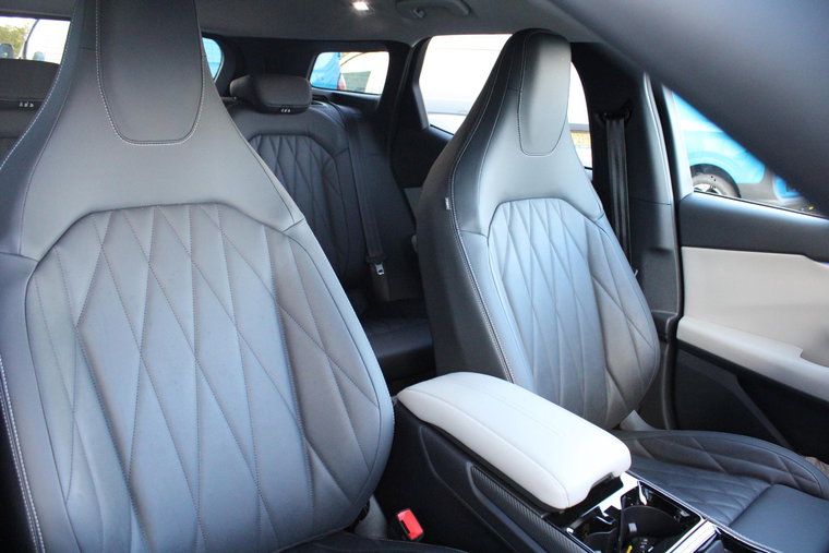 Vehicle Image 15