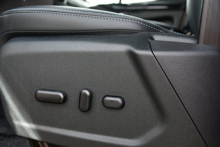 Vehicle Image 25