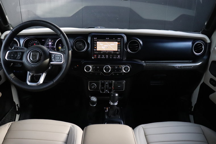 Vehicle Image 25