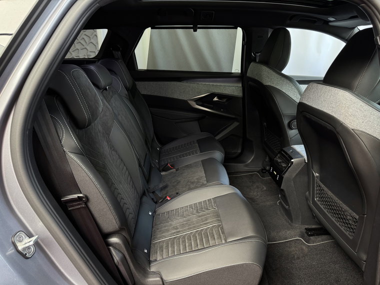 Vehicle Image 45