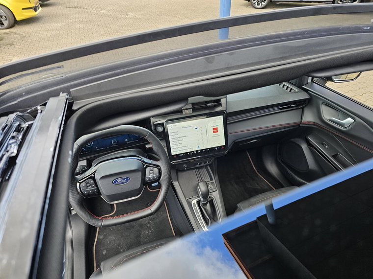 Vehicle Image 26