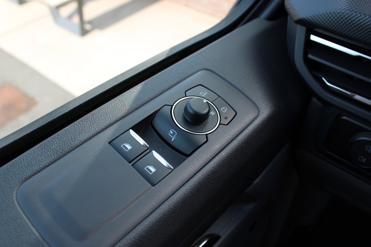 Vehicle Image 32