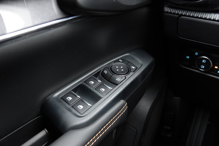 Vehicle Image 32