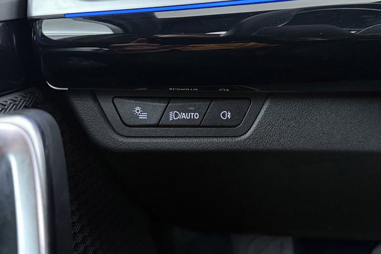Vehicle Image 32