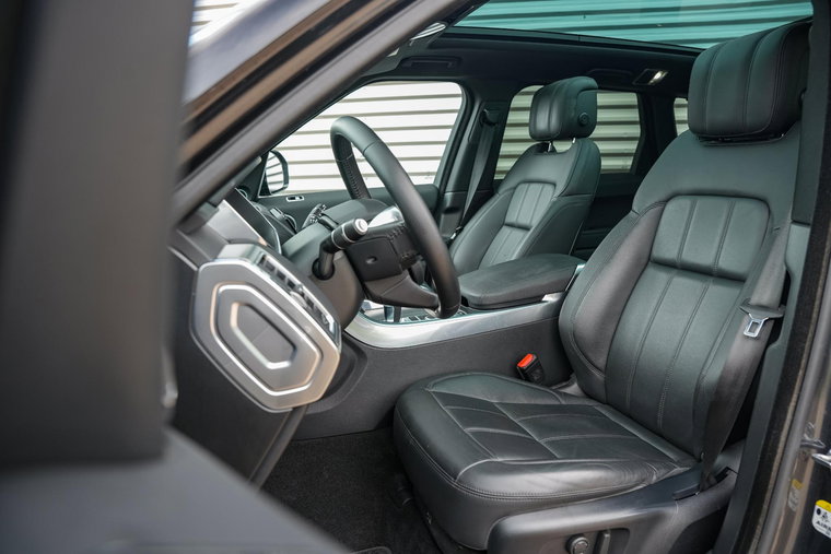 Vehicle Image 8